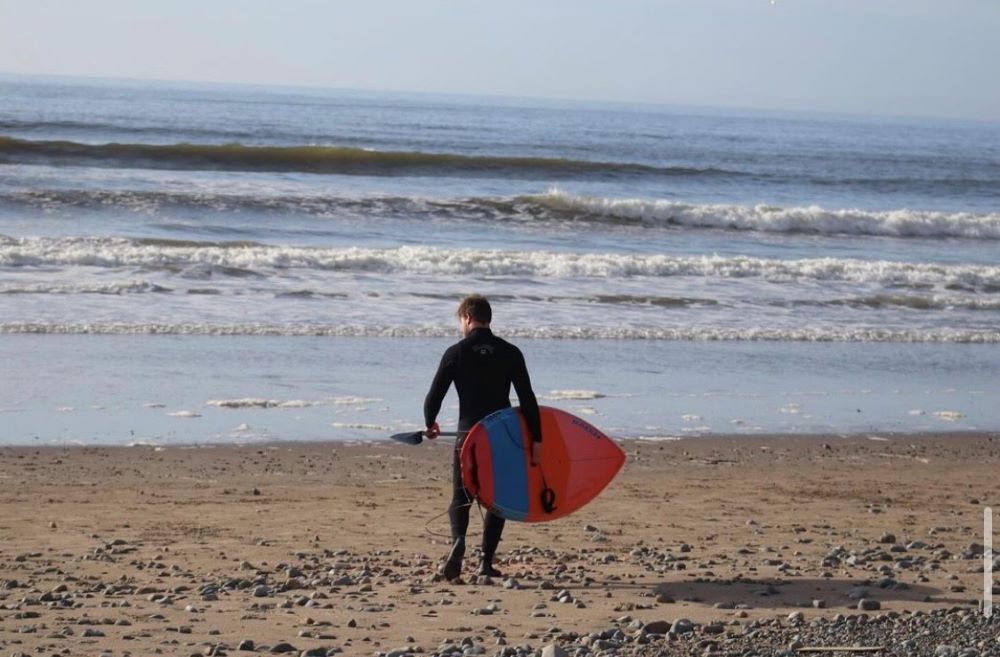 Arron Surfing